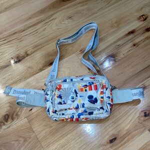 Disneyland resort Mickey Mouse Fanny pack crossbody convertible bag Walt Disney